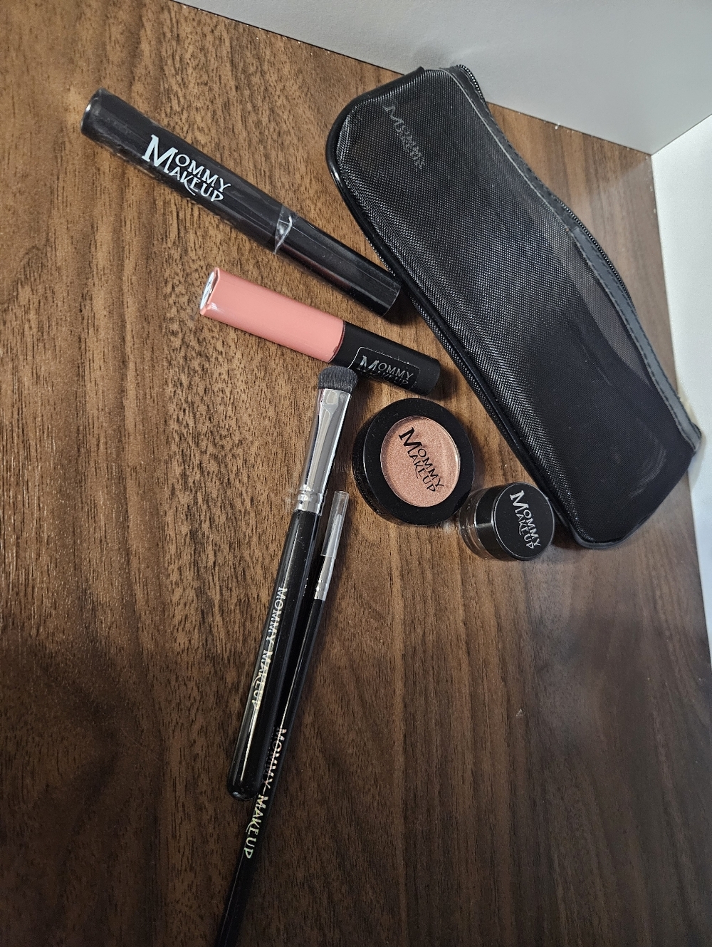 Mommy Makeup 7pc Set: Mesh Bag, Mascara, Lip Gloss, Brushes Eyeliner, Pink Mocha